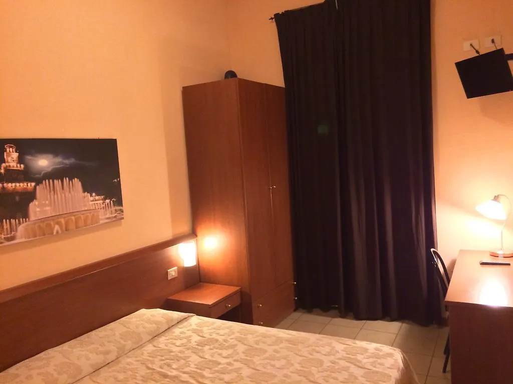 Hotel Paradiso Milan 2*,