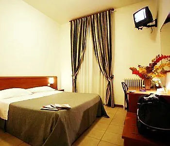 Hotel Paradiso Milan 2*,  Italie
